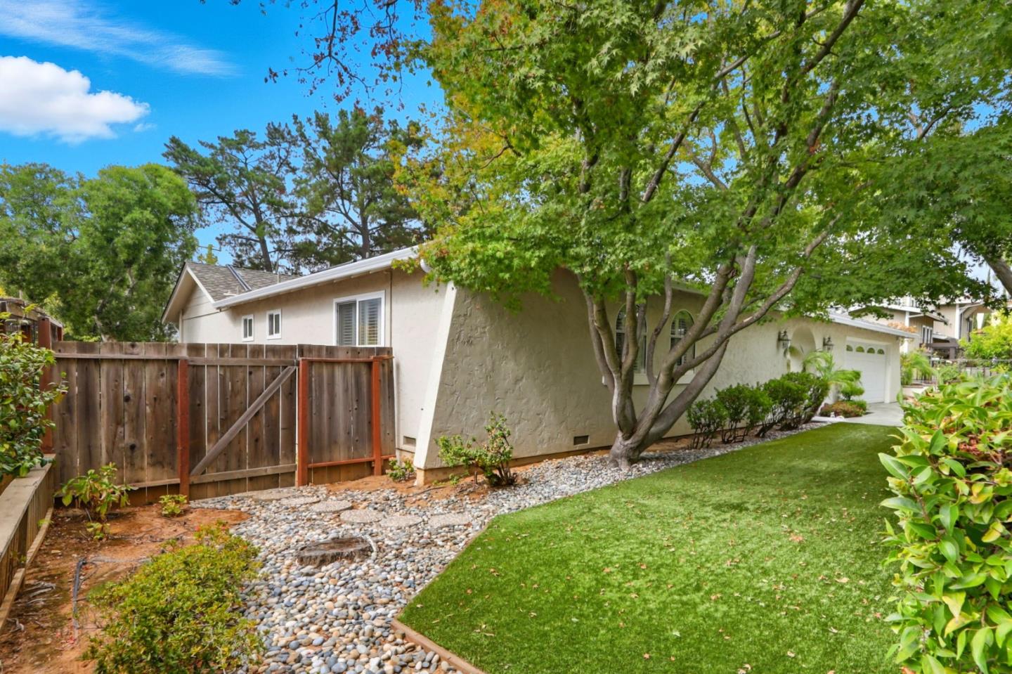 Detail Gallery Image 6 of 67 For 10143 Hillcrest Rd, Cupertino,  CA 95014 - 4 Beds | 2/1 Baths