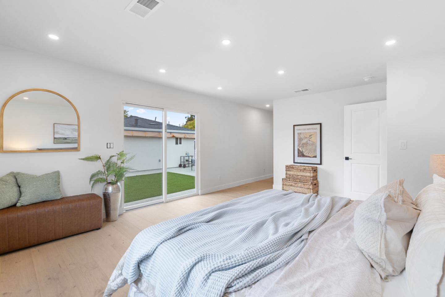 Detail Gallery Image 12 of 30 For 1830 Vera Ave, Redwood City,  CA 94061 - 4 Beds | 3 Baths