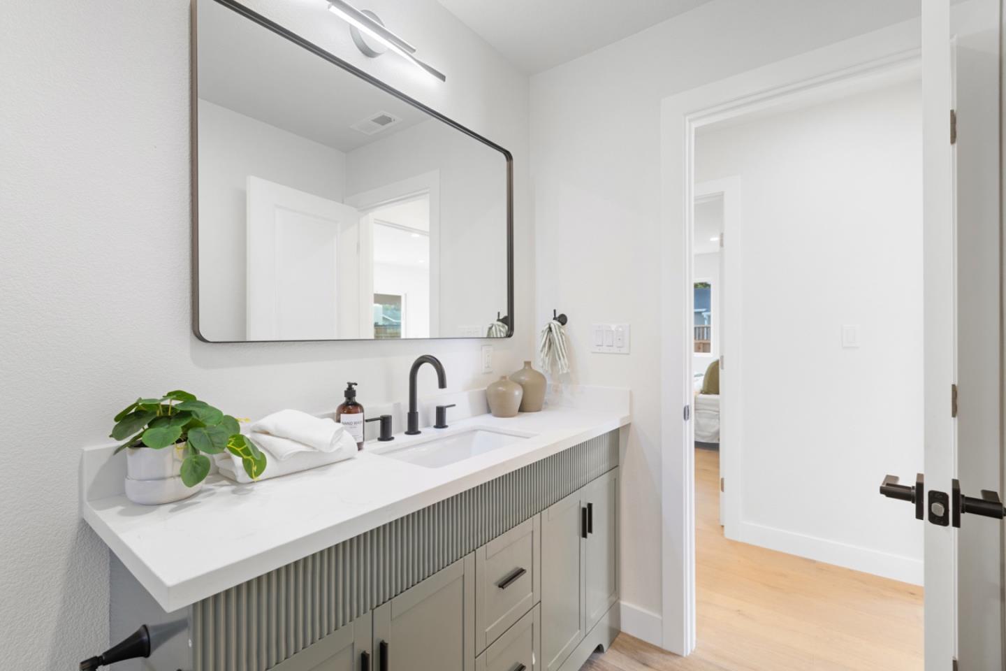 Detail Gallery Image 17 of 30 For 1830 Vera Ave, Redwood City,  CA 94061 - 4 Beds | 3 Baths