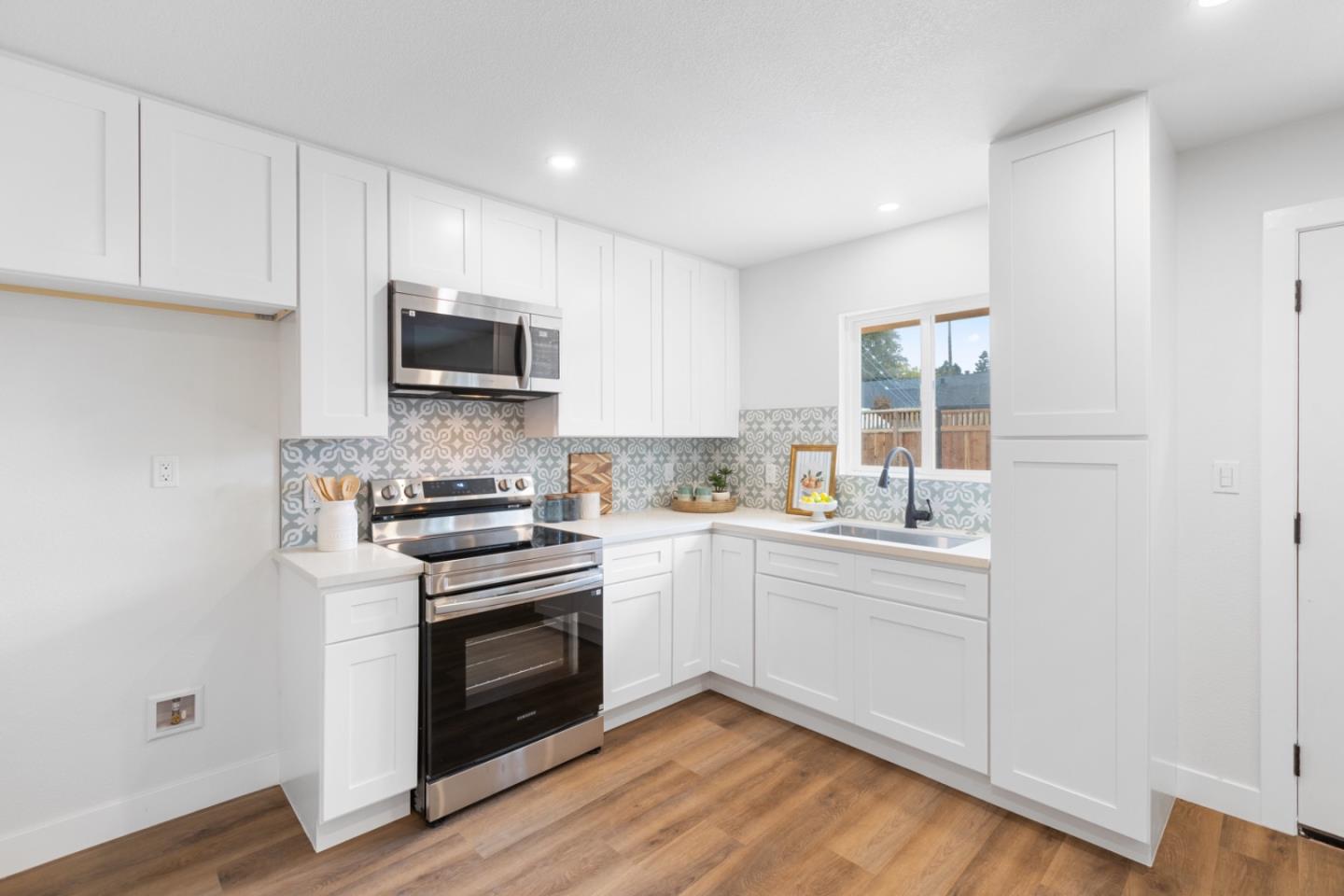 Detail Gallery Image 24 of 30 For 1830 Vera Ave, Redwood City,  CA 94061 - 4 Beds | 3 Baths