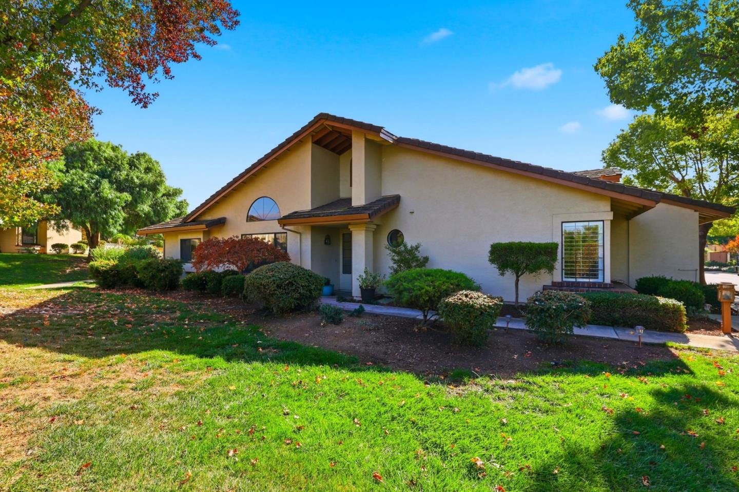 Detail Gallery Image 4 of 52 For 3120 Lake Trasimeno Dr, San Jose,  CA 95135 - 2 Beds | 2 Baths