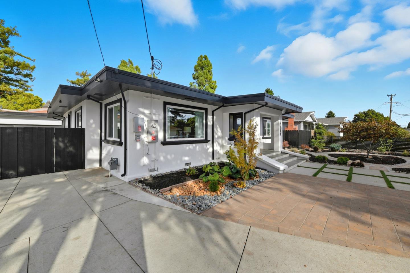 Detail Gallery Image 2 of 39 For 37088 Arden St, Newark,  CA 94560 - 5 Beds | 3 Baths