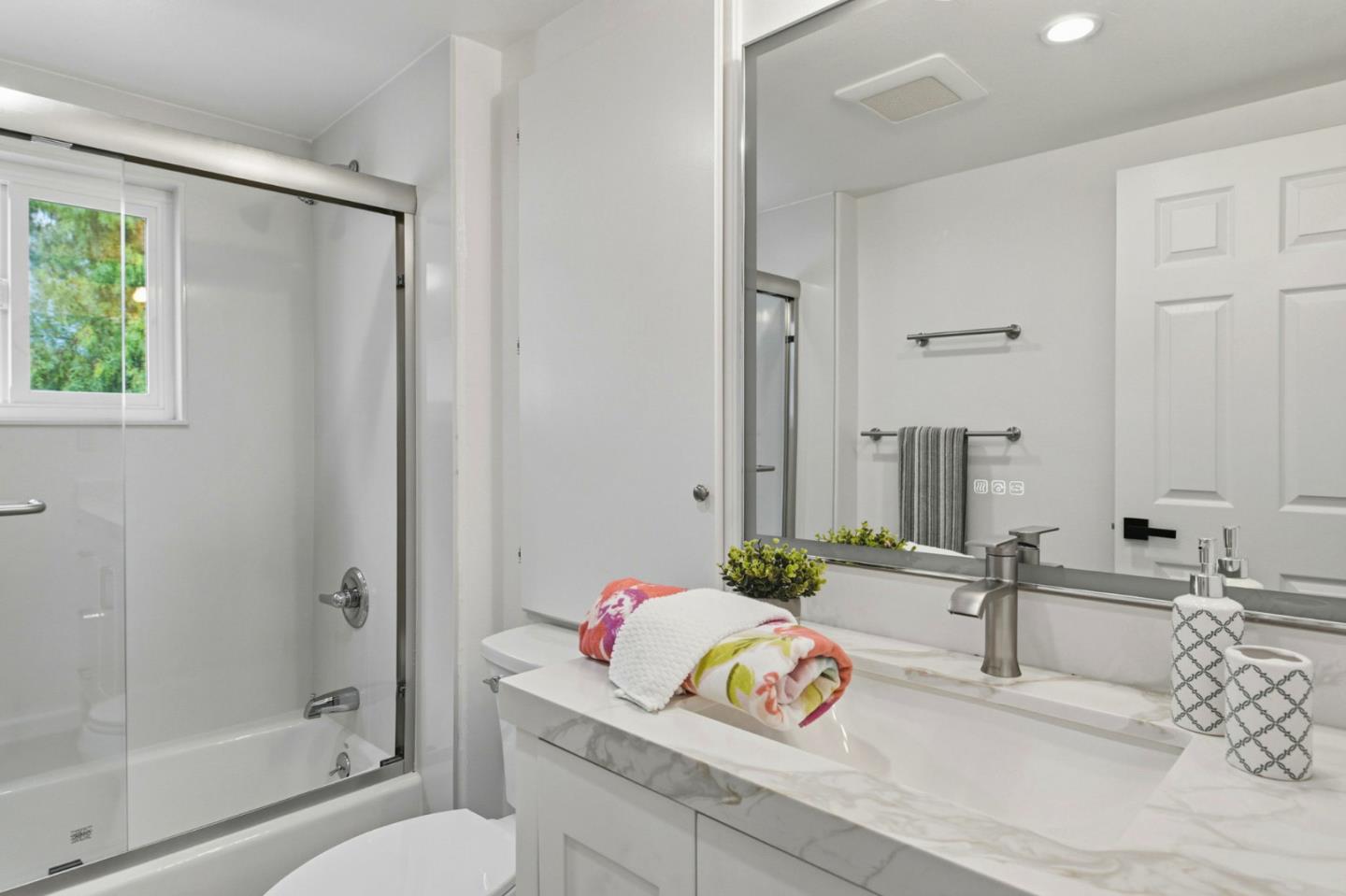 Detail Gallery Image 32 of 39 For 37088 Arden St, Newark,  CA 94560 - 5 Beds | 3 Baths