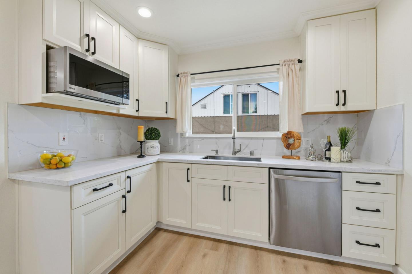 Detail Gallery Image 9 of 39 For 37088 Arden St, Newark,  CA 94560 - 5 Beds | 3 Baths