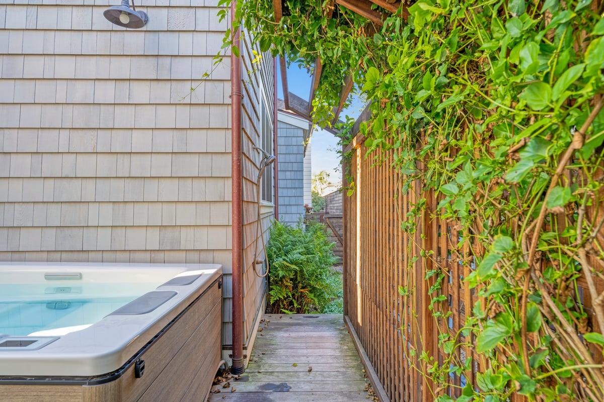 Detail Gallery Image 51 of 62 For 100 Bay Crest Rd, Santa Cruz,  CA 95062 - 3 Beds | 3/1 Baths