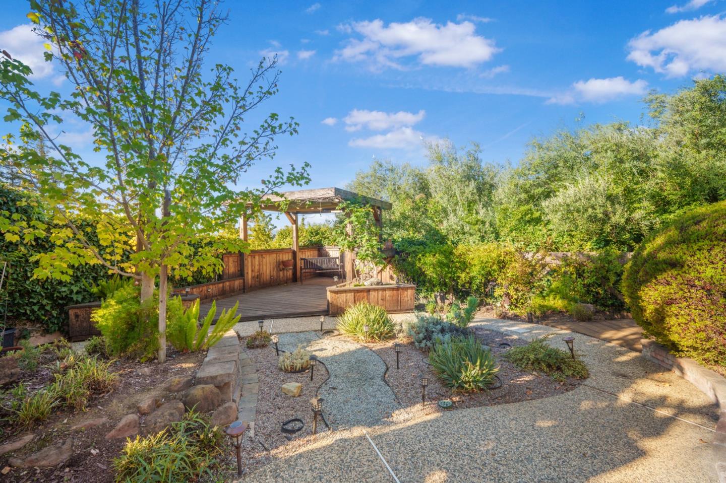 Detail Gallery Image 9 of 33 For 16715 Cerro Vista Drive, Morgan Hill,  CA 95037 - 3 Beds | 2 Baths