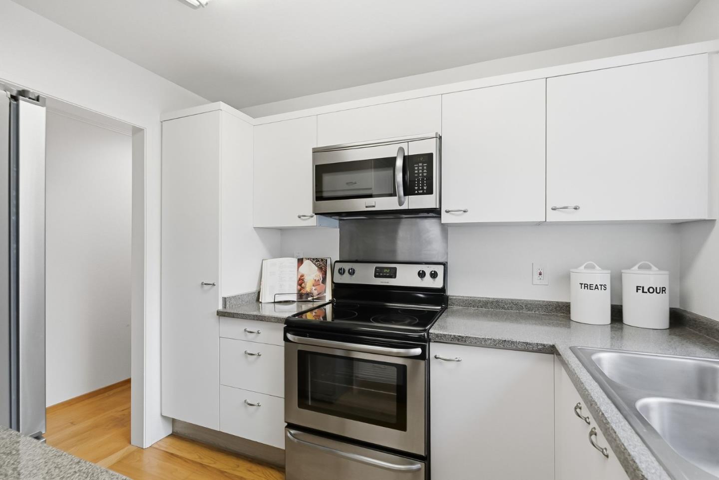 Detail Gallery Image 10 of 30 For 181 Ada Ave #29,  Mountain View,  CA 94043 - 2 Beds | 2/1 Baths