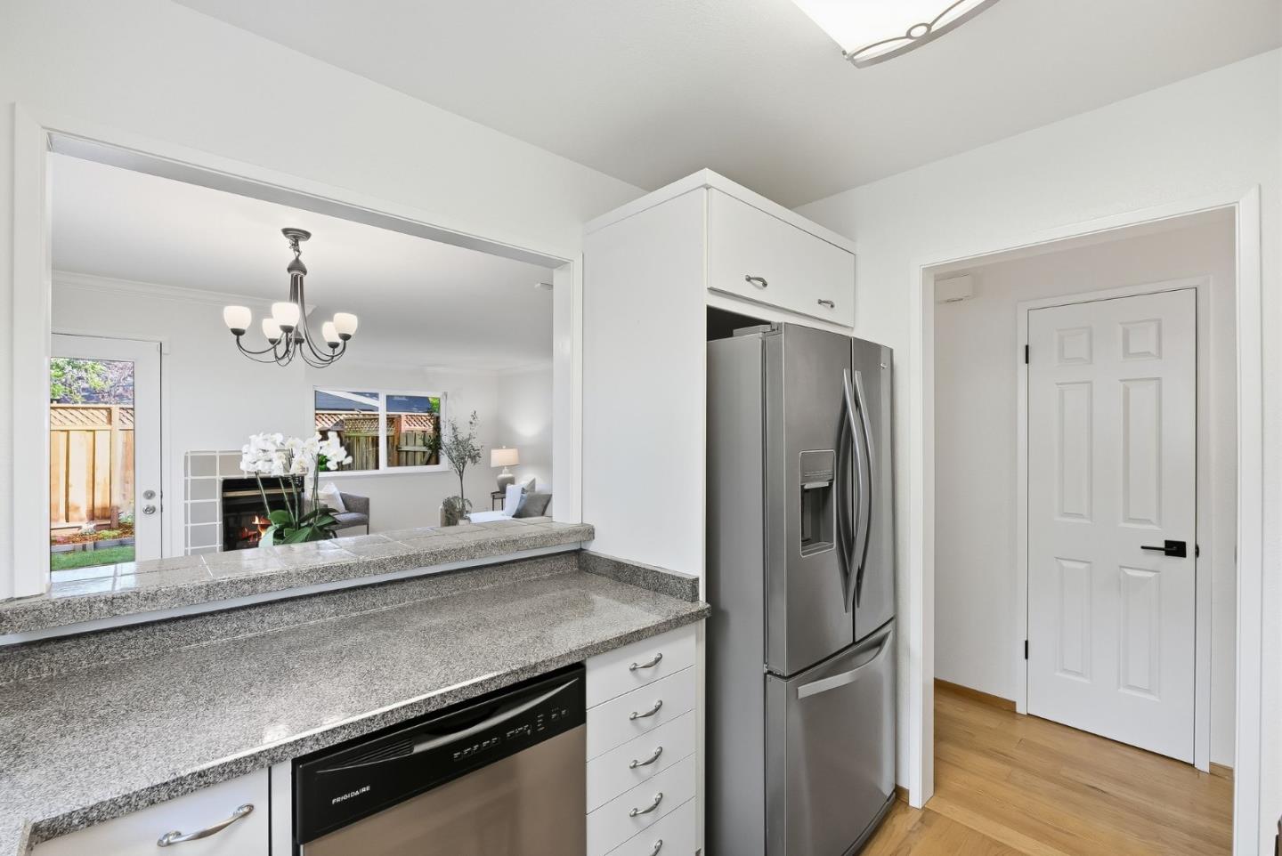 Detail Gallery Image 9 of 30 For 181 Ada Ave #29,  Mountain View,  CA 94043 - 2 Beds | 2/1 Baths