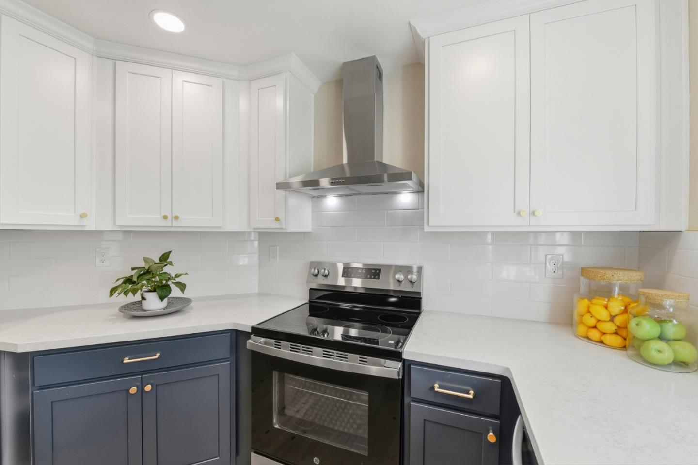 Detail Gallery Image 9 of 36 For 1826 Perrone Cir, San Jose,  CA 95116 - 3 Beds | 2 Baths