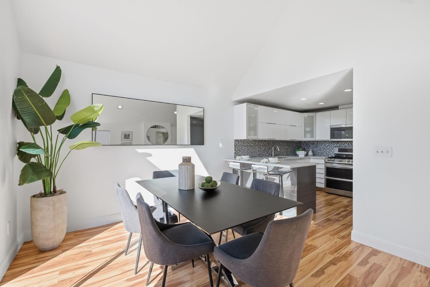 Detail Gallery Image 10 of 46 For 468 Glenmoor Cir, Milpitas,  CA 95035 - 4 Beds | 3 Baths