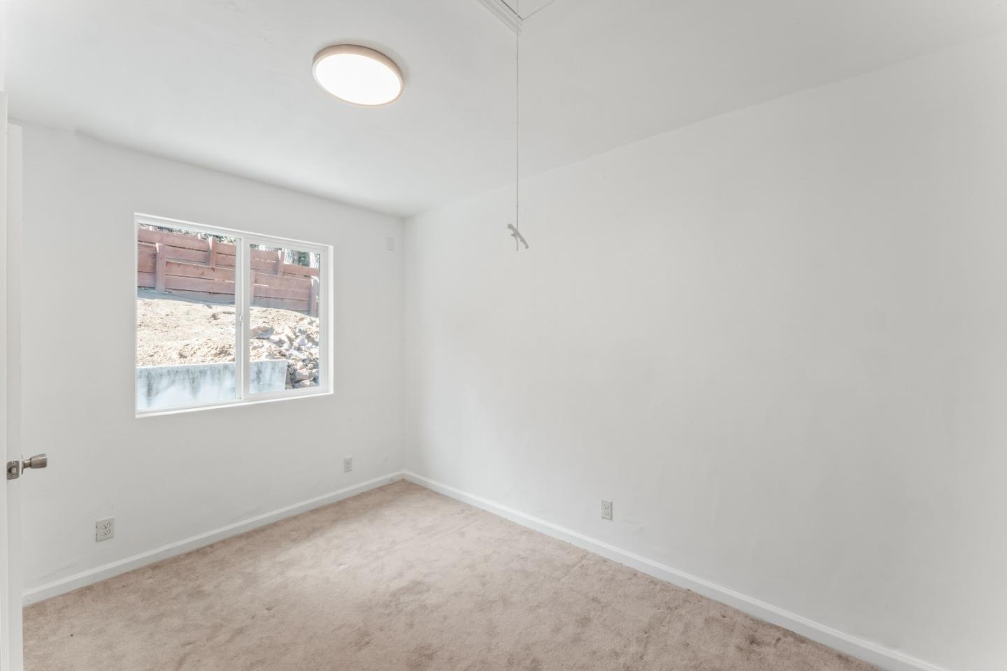 Detail Gallery Image 11 of 18 For 25 Gladys Ave, Brisbane,  CA 94005 - 3 Beds | 2 Baths