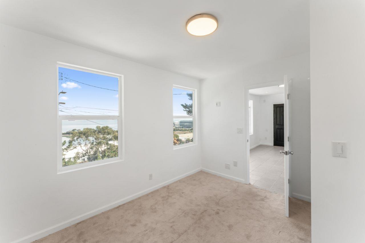 Detail Gallery Image 5 of 18 For 25 Gladys Ave, Brisbane,  CA 94005 - 3 Beds | 2 Baths