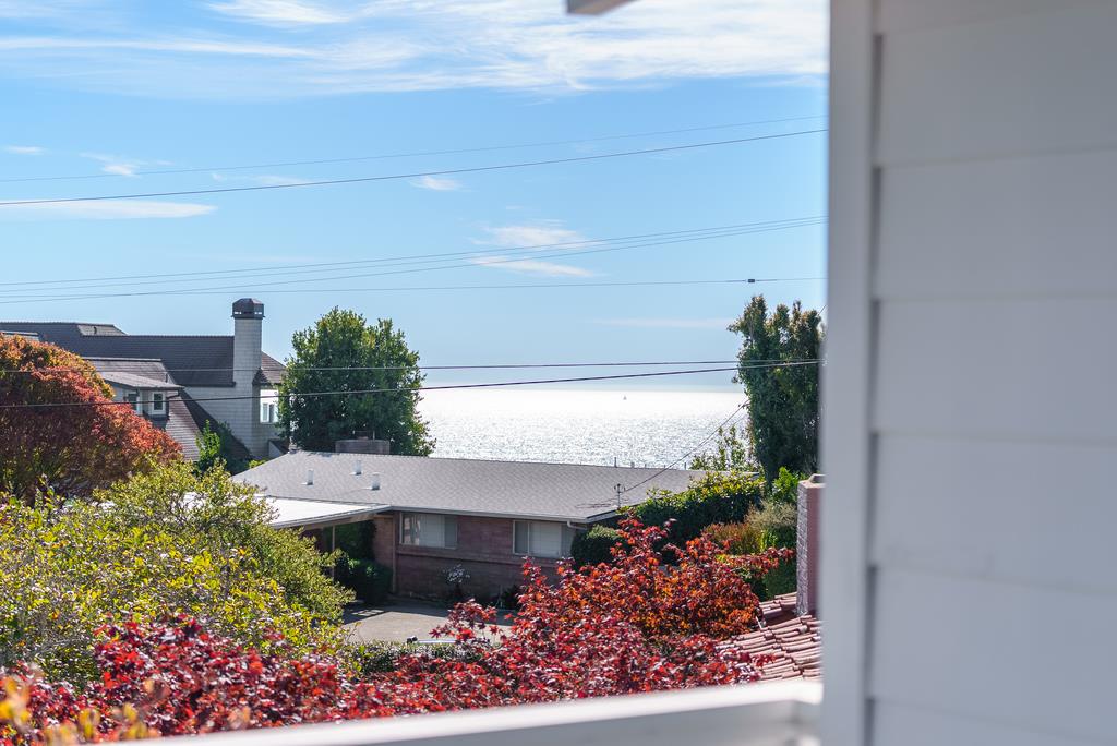 Detail Gallery Image 10 of 45 For 105 Granada Dr, Aptos,  CA 95003 - 3 Beds | 2 Baths