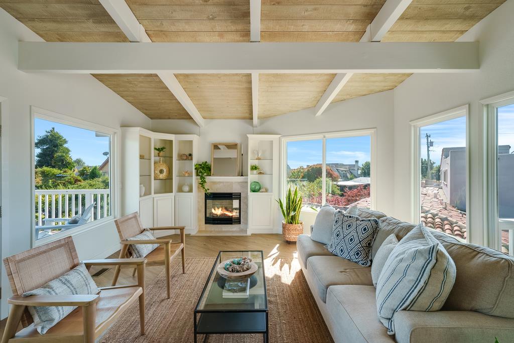 Detail Gallery Image 3 of 45 For 105 Granada Dr, Aptos,  CA 95003 - 3 Beds | 2 Baths