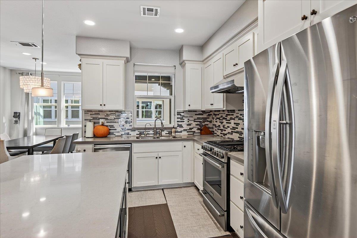 107 LEMMON TER, SUNNYVALE, CA 94086  Photo 12