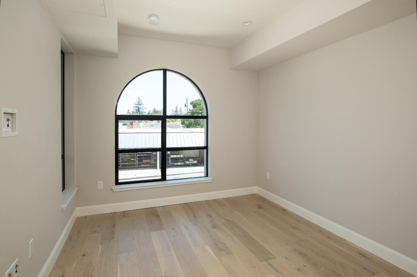 Detail Gallery Image 4 of 9 For 450 First St #204,  Los Altos,  CA 94022 - 1 Beds | 1 Baths