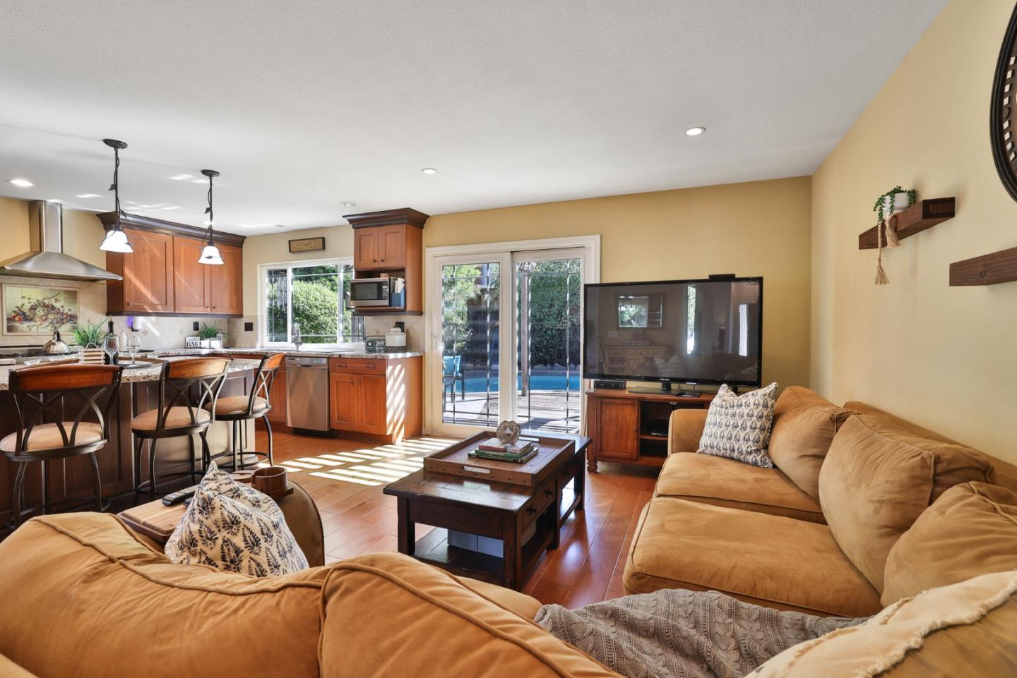 Detail Gallery Image 13 of 36 For 2314 Oak Flat Rd, San Jose,  CA 95131 - 3 Beds | 2 Baths