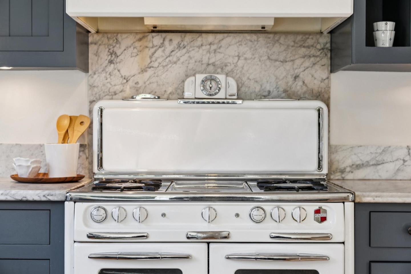 Detail Gallery Image 10 of 116 For 653 Larkin Valley Rd, Watsonville,  CA 95076 - 5 Beds | 4 Baths