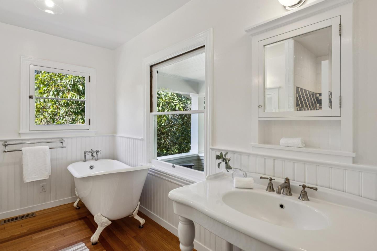 Detail Gallery Image 27 of 116 For 653 Larkin Valley Rd, Watsonville,  CA 95076 - 5 Beds | 4 Baths