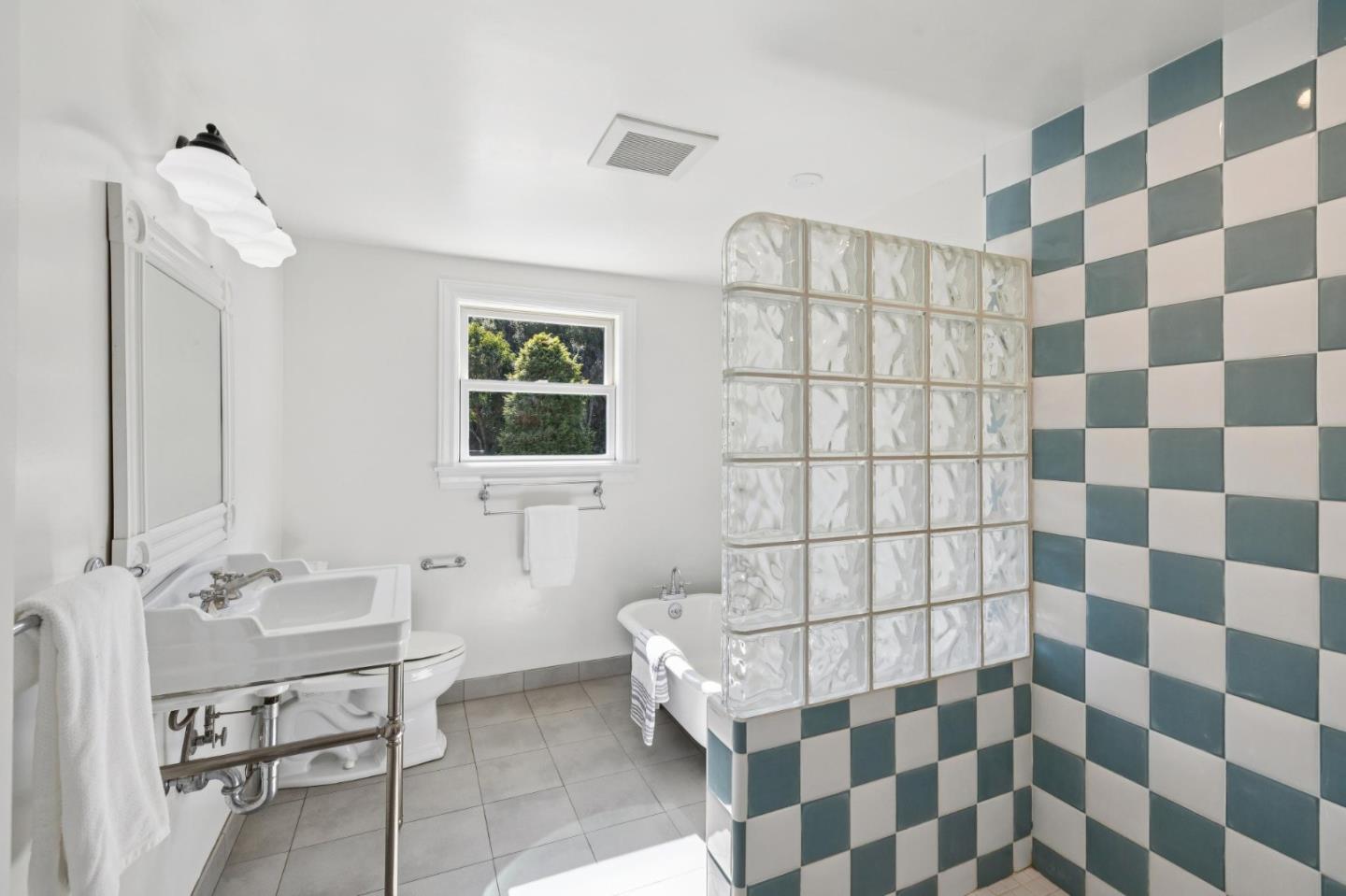 Detail Gallery Image 50 of 116 For 653 Larkin Valley Rd, Watsonville,  CA 95076 - 5 Beds | 4 Baths