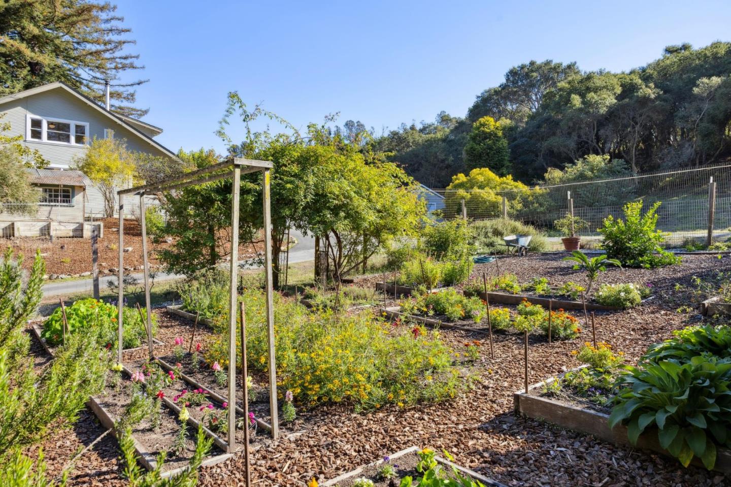 Detail Gallery Image 82 of 116 For 653 Larkin Valley Rd, Watsonville,  CA 95076 - 5 Beds | 4 Baths