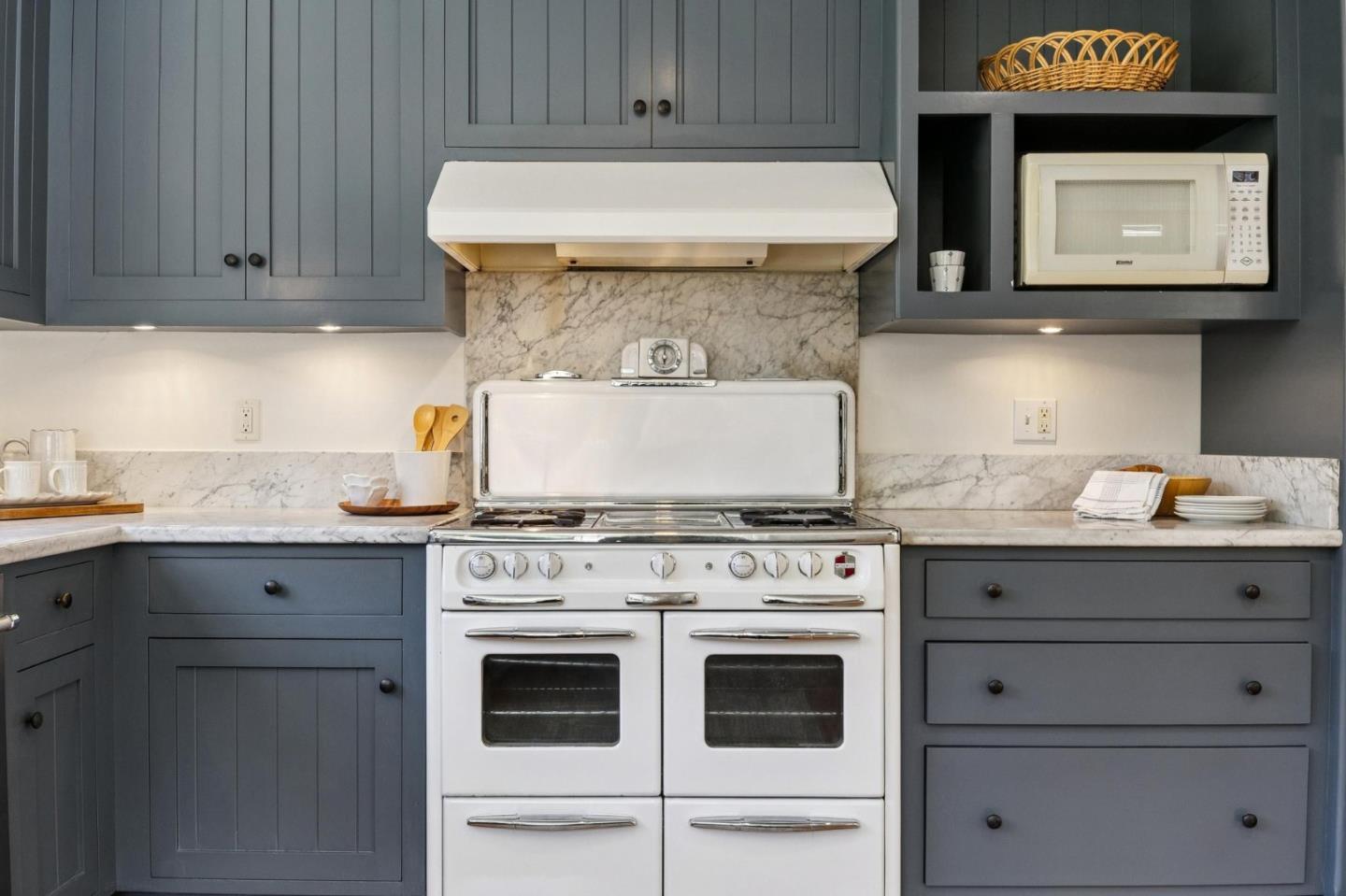 Detail Gallery Image 9 of 116 For 653 Larkin Valley Rd, Watsonville,  CA 95076 - 5 Beds | 4 Baths