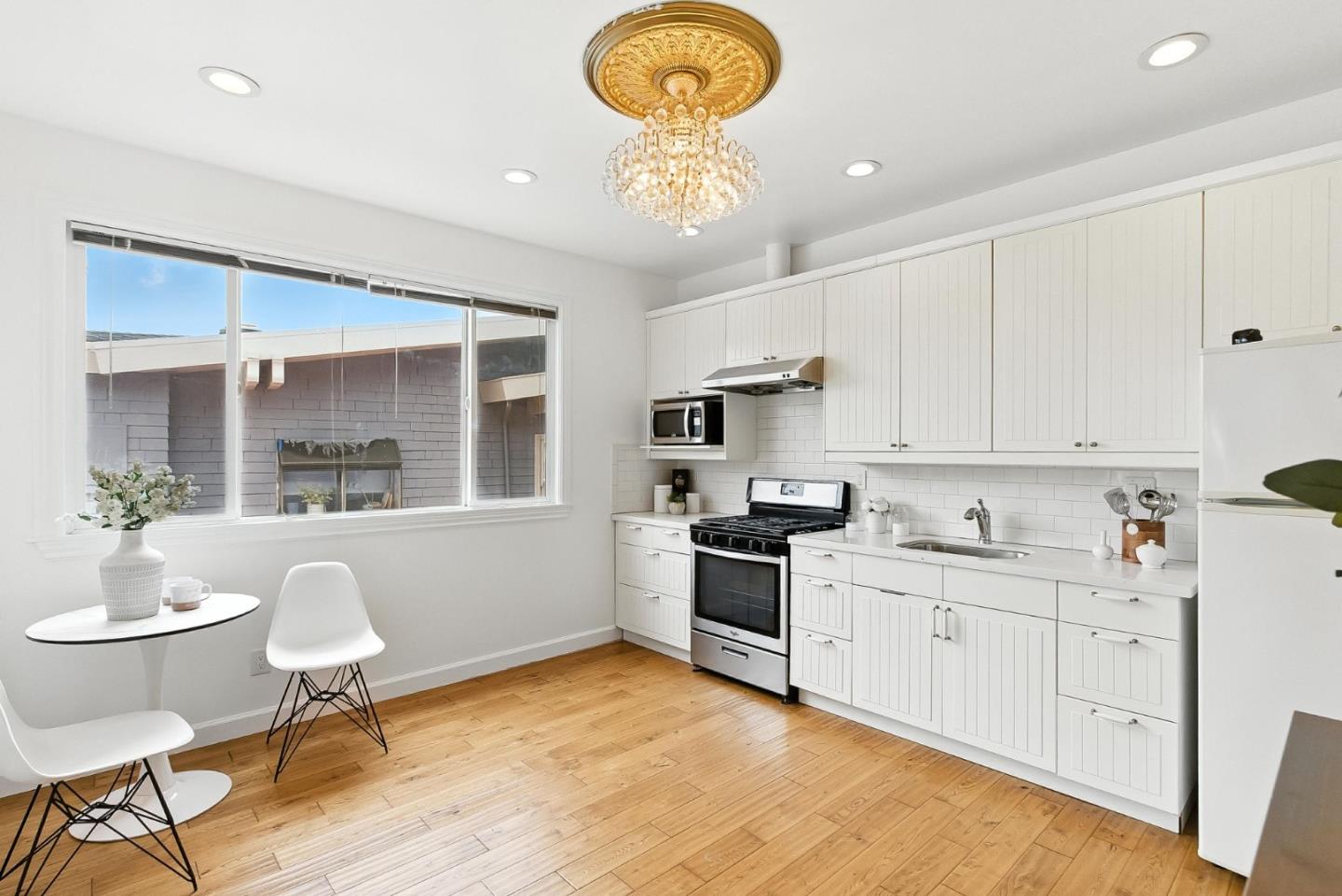 Detail Gallery Image 14 of 72 For 54 Eastwood Dr, San Francisco,  CA 94112 - 6 Beds | 6 Baths