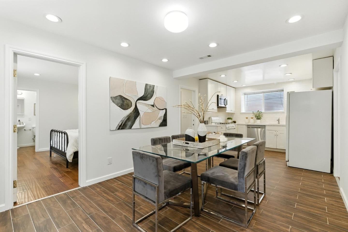 Detail Gallery Image 15 of 72 For 54 Eastwood Dr, San Francisco,  CA 94112 - 6 Beds | 6 Baths