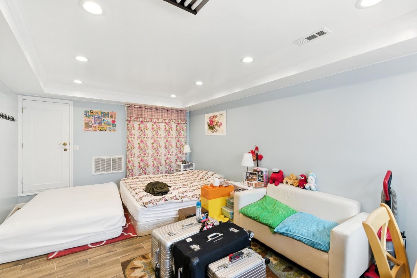 Detail Gallery Image 39 of 72 For 54 Eastwood Dr, San Francisco,  CA 94112 - 6 Beds | 6 Baths