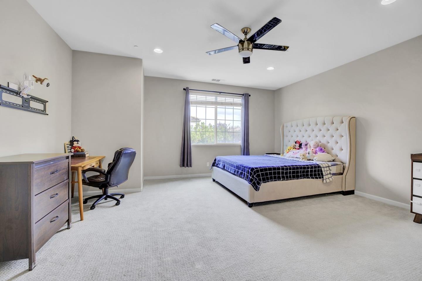 Detail Gallery Image 22 of 37 For 7934 Spanish Oak Cir, Gilroy,  CA 95020 - 3 Beds | 2/1 Baths