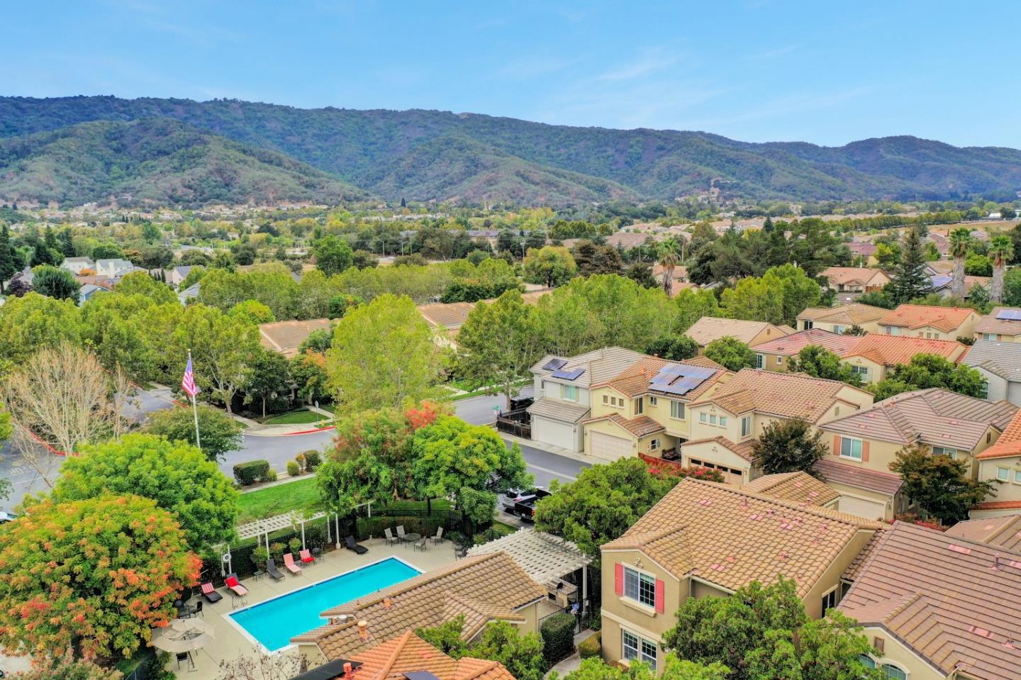 Detail Gallery Image 34 of 37 For 7934 Spanish Oak Cir, Gilroy,  CA 95020 - 3 Beds | 2/1 Baths