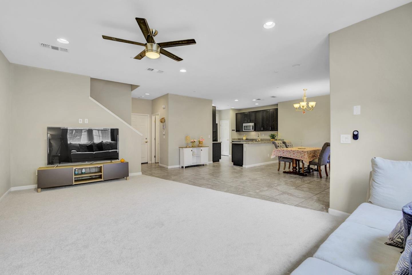 Detail Gallery Image 8 of 37 For 7934 Spanish Oak Cir, Gilroy,  CA 95020 - 3 Beds | 2/1 Baths