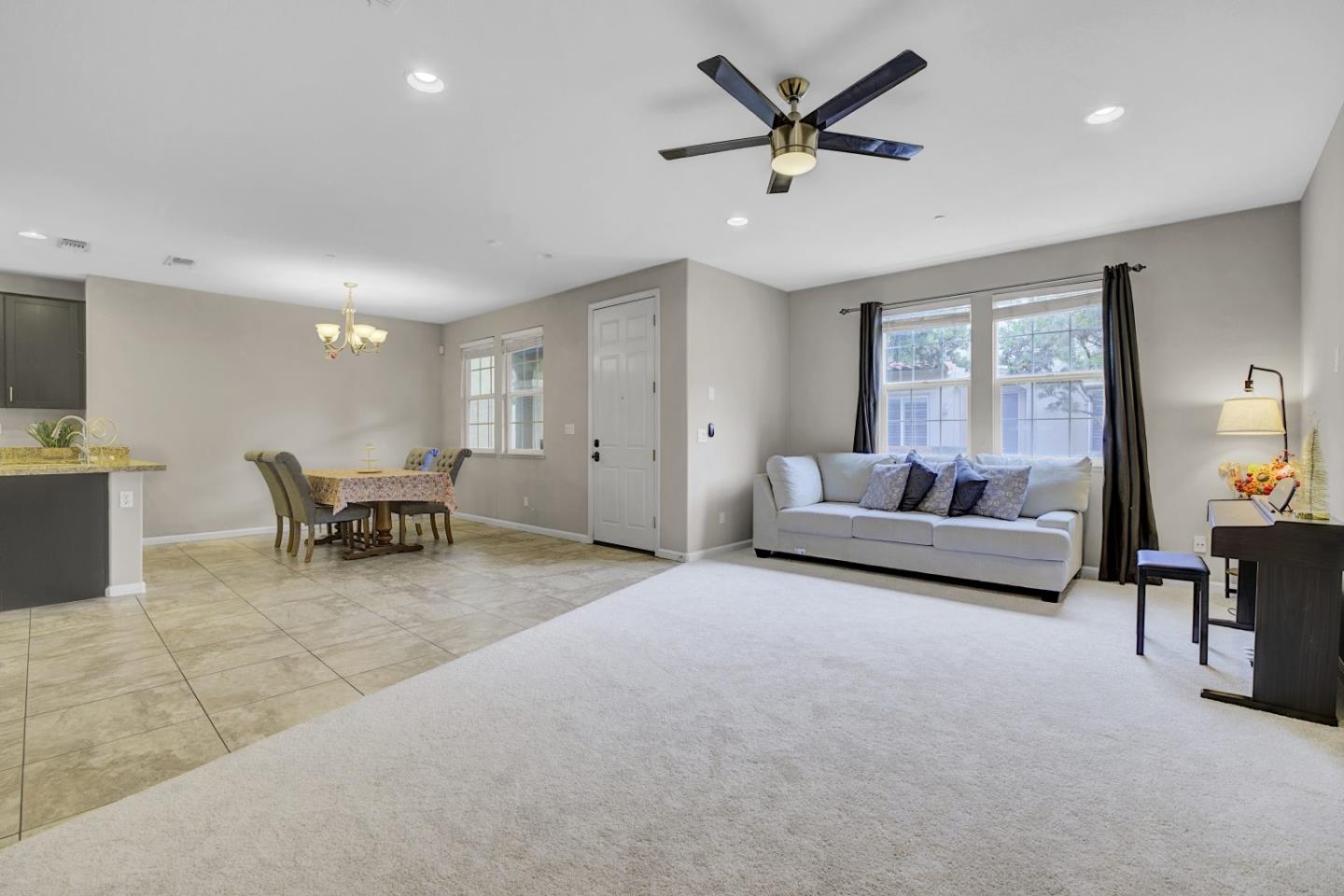 Detail Gallery Image 9 of 37 For 7934 Spanish Oak Cir, Gilroy,  CA 95020 - 3 Beds | 2/1 Baths