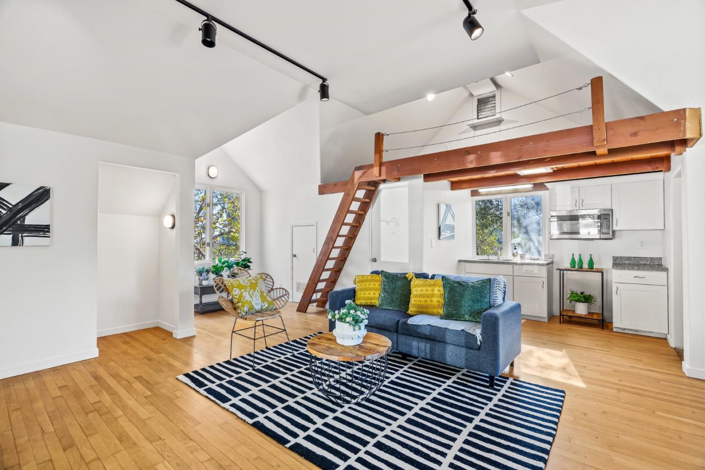 Detail Gallery Image 10 of 60 For 2222 Ocean Street Ext, Santa Cruz,  CA 95060 - 4 Beds | 3 Baths