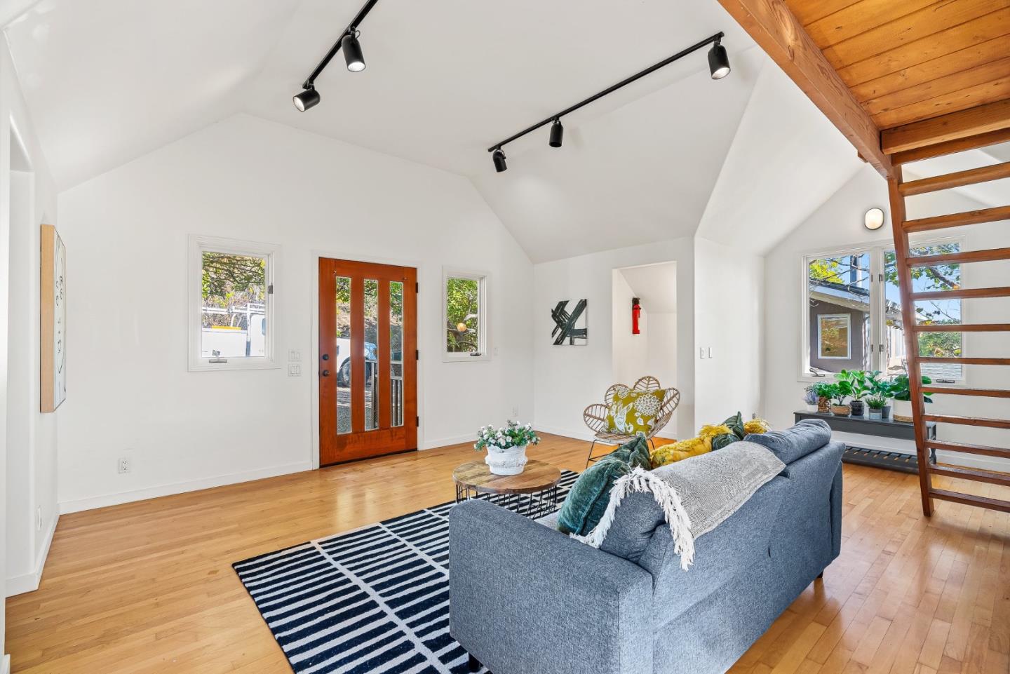 Detail Gallery Image 12 of 60 For 2222 Ocean Street Ext, Santa Cruz,  CA 95060 - 4 Beds | 3 Baths