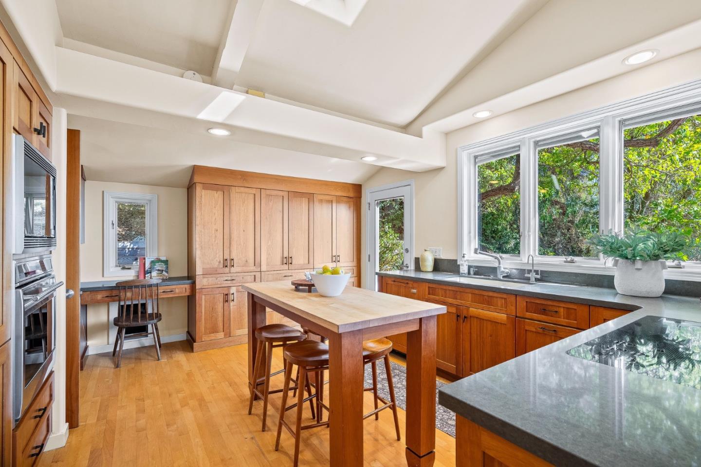 Detail Gallery Image 18 of 60 For 2222 Ocean Street Ext, Santa Cruz,  CA 95060 - 4 Beds | 3 Baths