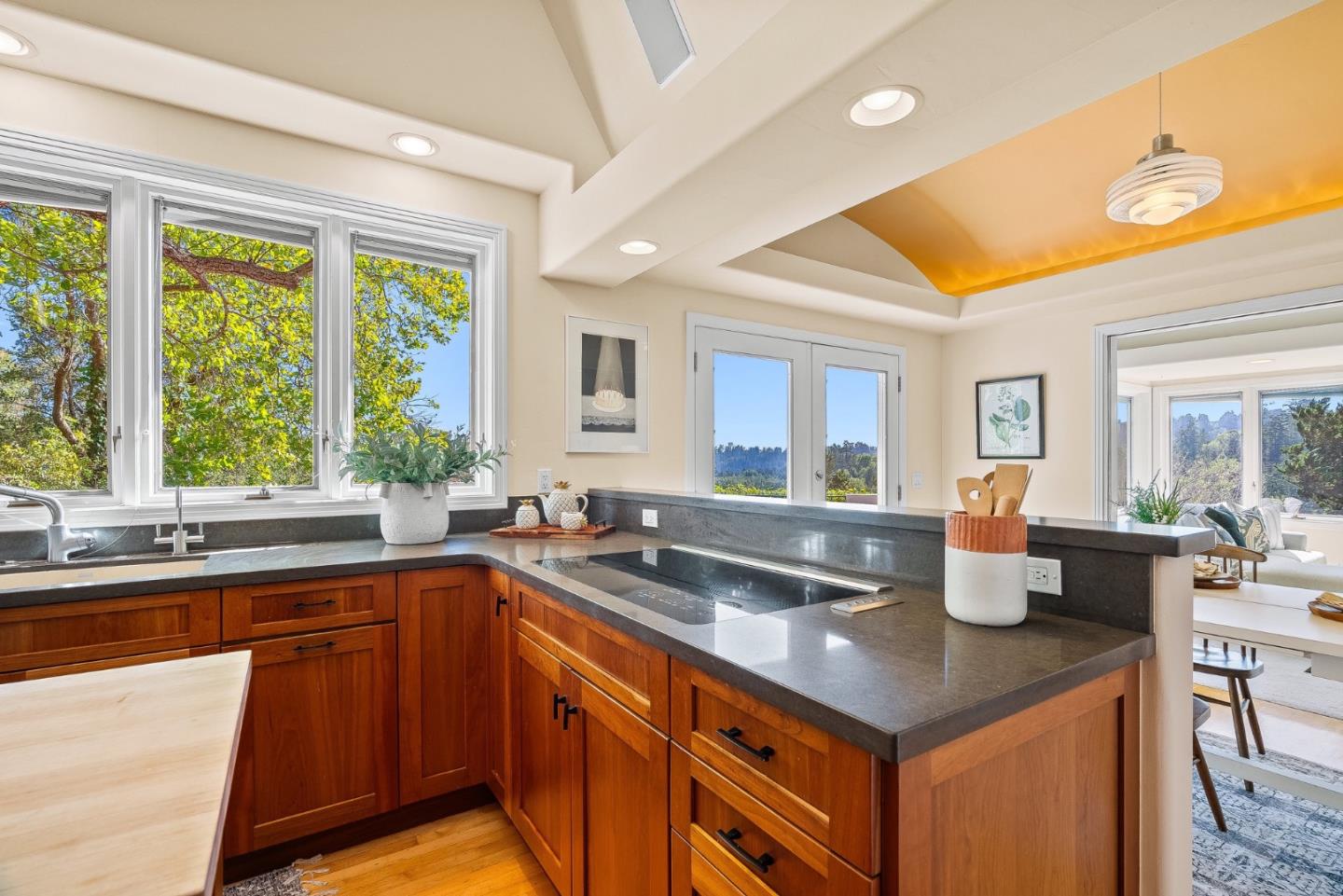 Detail Gallery Image 19 of 60 For 2222 Ocean Street Ext, Santa Cruz,  CA 95060 - 4 Beds | 3 Baths