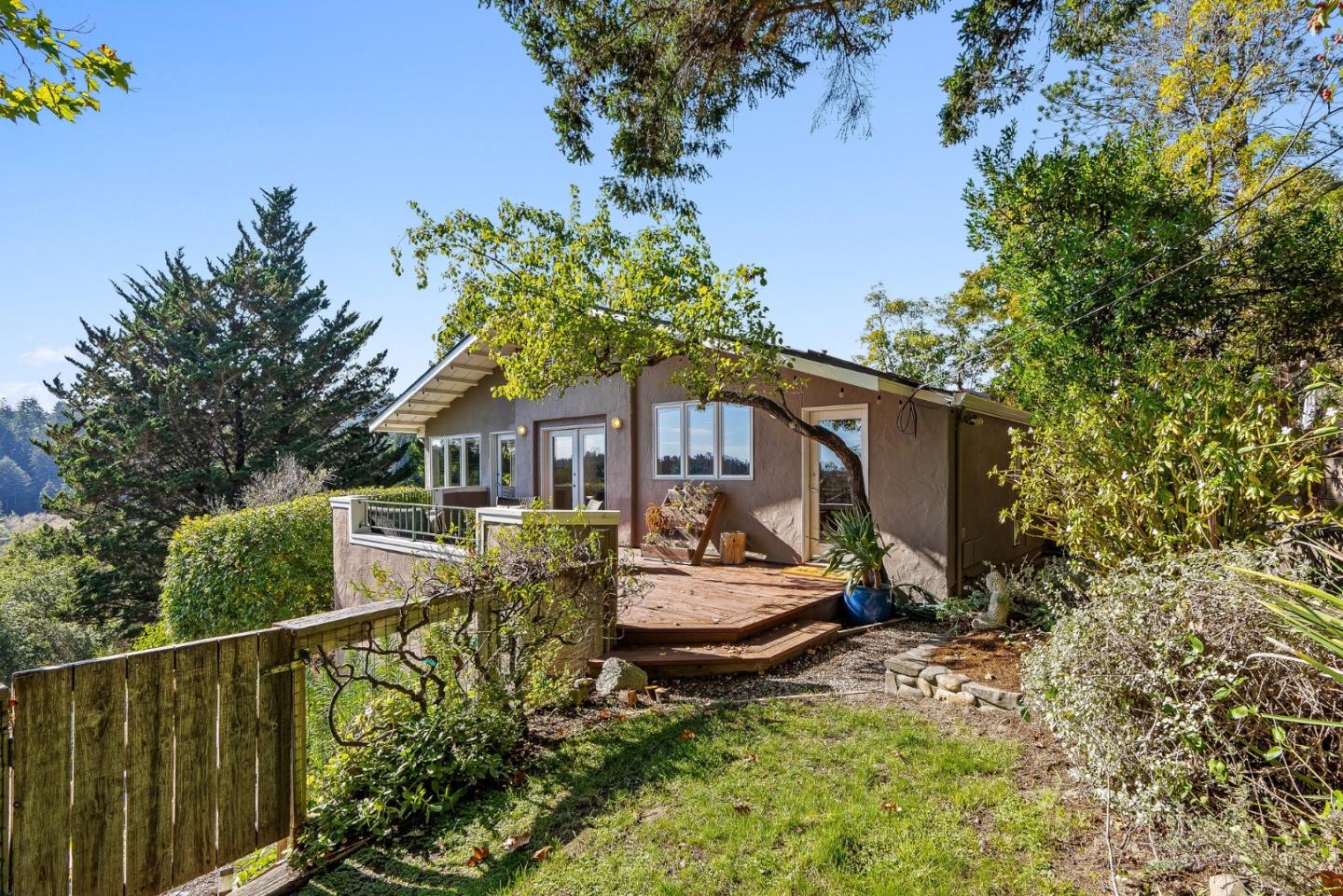 Detail Gallery Image 25 of 60 For 2222 Ocean Street Ext, Santa Cruz,  CA 95060 - 4 Beds | 3 Baths