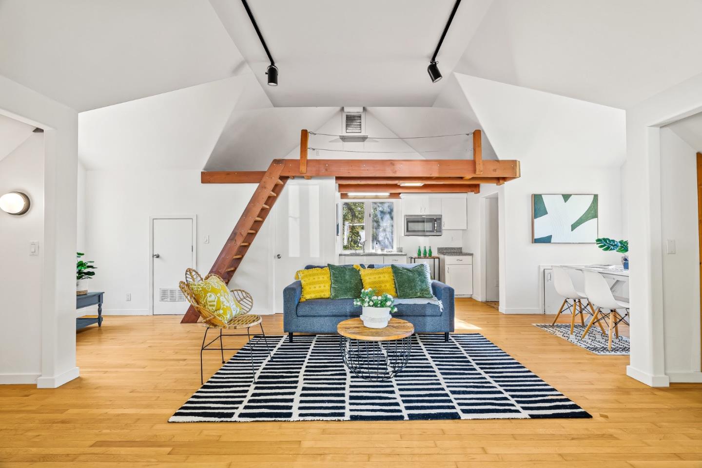 Detail Gallery Image 7 of 60 For 2222 Ocean Street Ext, Santa Cruz,  CA 95060 - 4 Beds | 3 Baths