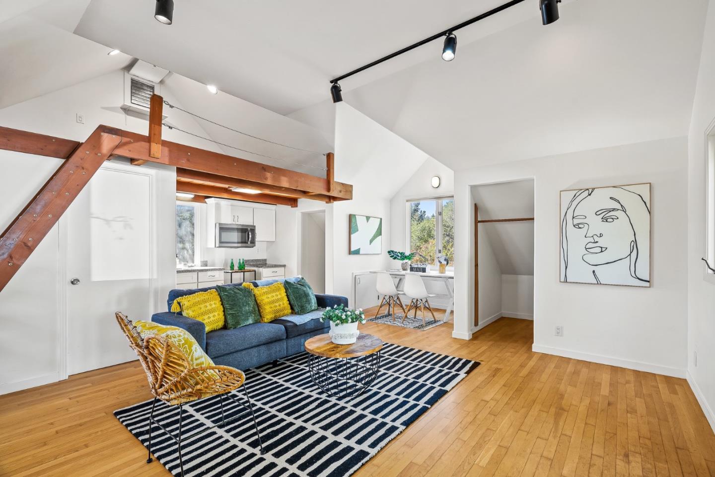 Detail Gallery Image 8 of 60 For 2222 Ocean Street Ext, Santa Cruz,  CA 95060 - 4 Beds | 3 Baths