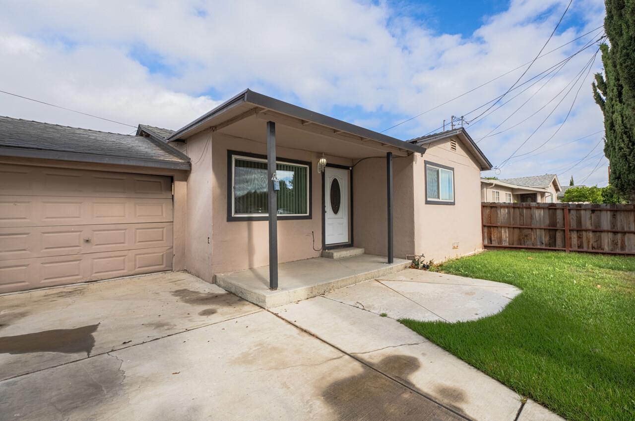 Detail Gallery Image 5 of 37 For 420 Front Bridgevale Rd, Hollister,  CA 95023 - 4 Beds | 2 Baths