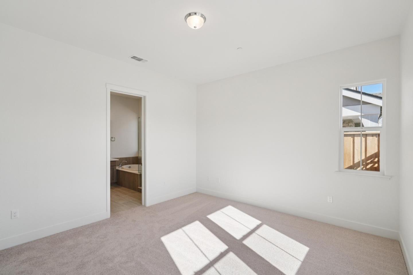 Detail Gallery Image 9 of 41 For 605 Santa Ynez Way, Marina,  CA 93933 - 4 Beds | 3 Baths