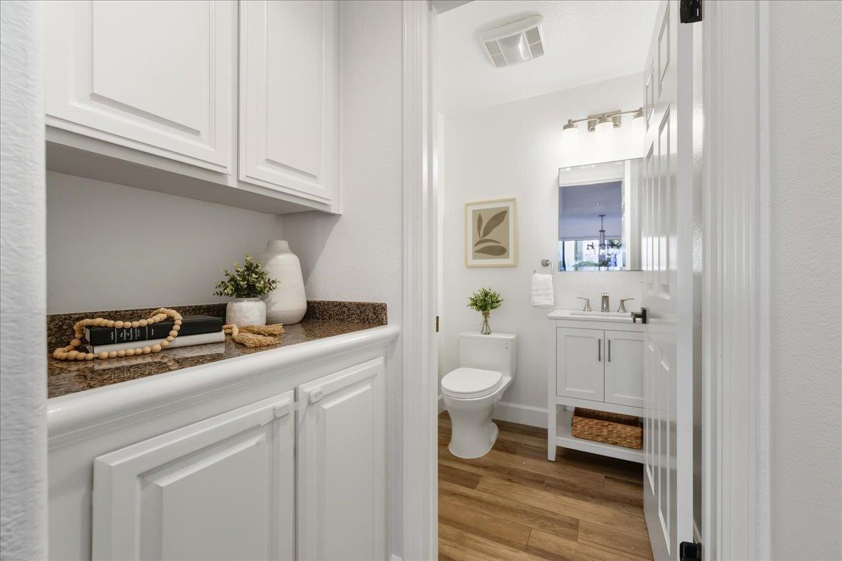 Detail Gallery Image 10 of 32 For 17 Iris Ln, San Carlos,  CA 94070 - 3 Beds | 2/1 Baths