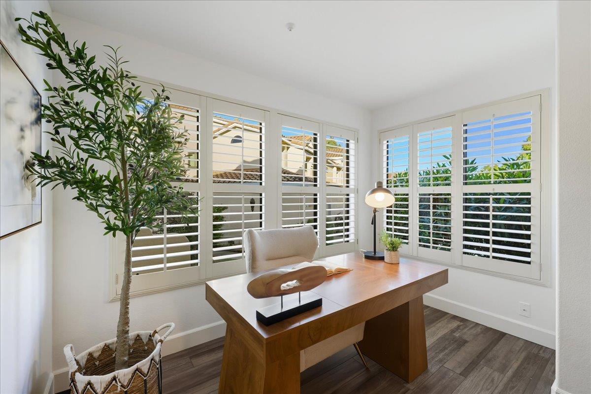 Detail Gallery Image 13 of 32 For 17 Iris Ln, San Carlos,  CA 94070 - 3 Beds | 2/1 Baths