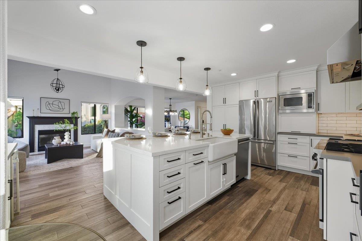 Detail Gallery Image 3 of 32 For 17 Iris Ln, San Carlos,  CA 94070 - 3 Beds | 2/1 Baths