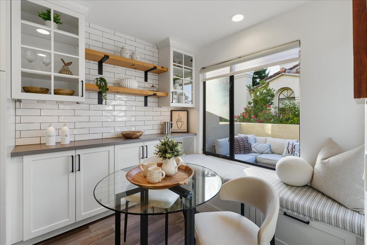 Detail Gallery Image 5 of 32 For 17 Iris Ln, San Carlos,  CA 94070 - 3 Beds | 2/1 Baths