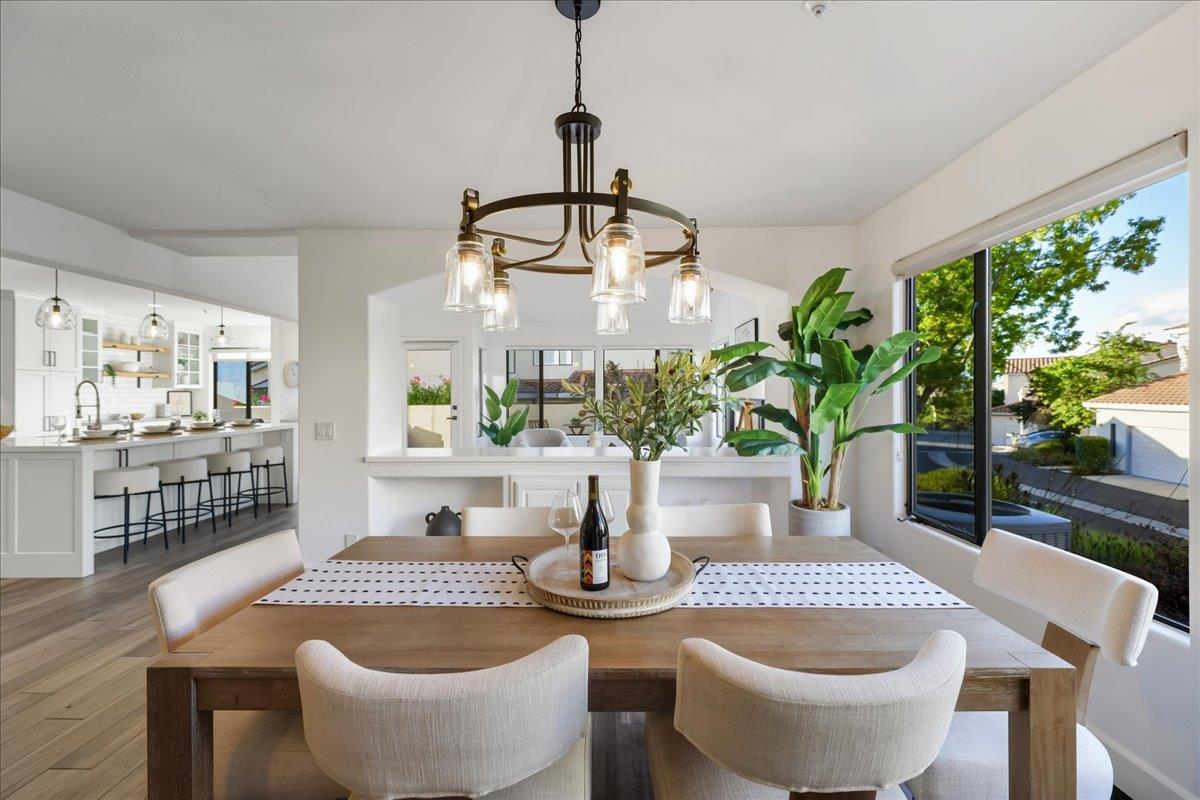 Detail Gallery Image 6 of 32 For 17 Iris Ln, San Carlos,  CA 94070 - 3 Beds | 2/1 Baths