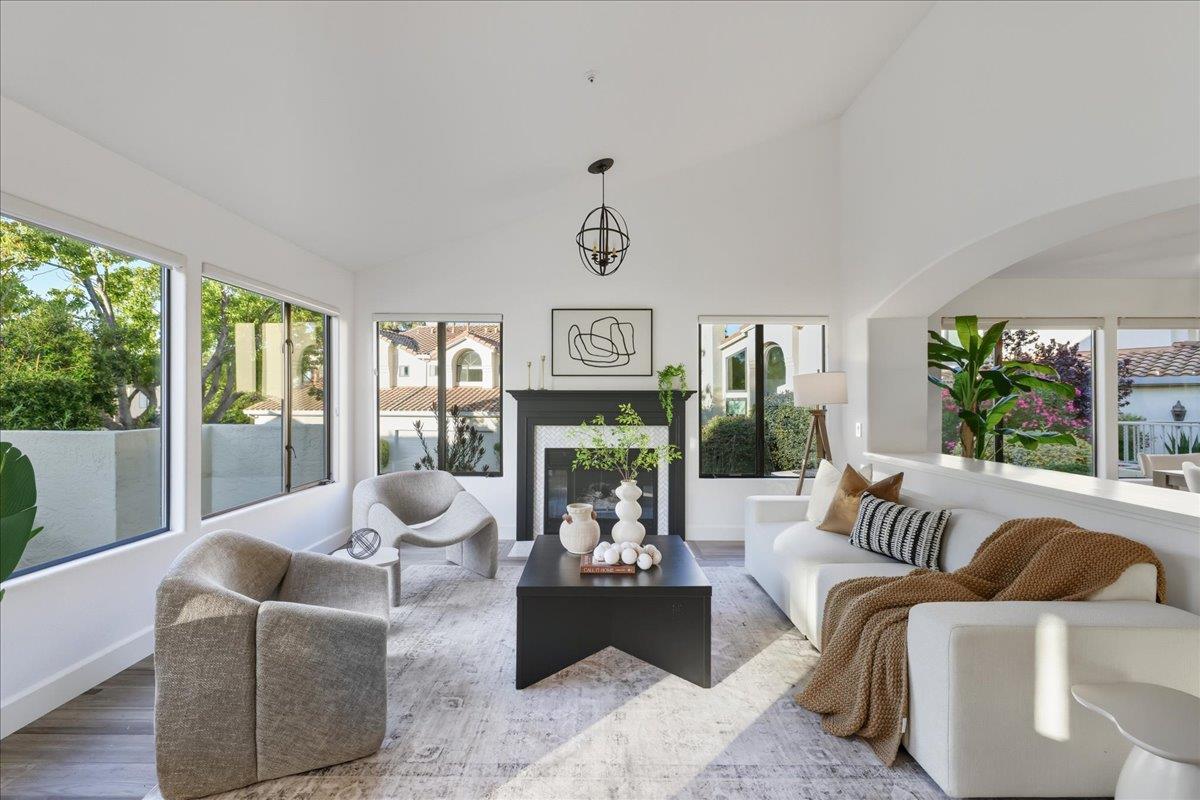 Detail Gallery Image 7 of 32 For 17 Iris Ln, San Carlos,  CA 94070 - 3 Beds | 2/1 Baths