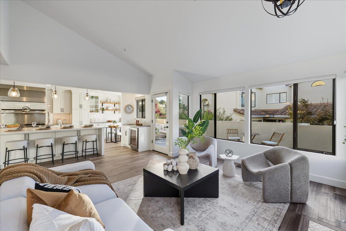 Detail Gallery Image 8 of 32 For 17 Iris Ln, San Carlos,  CA 94070 - 3 Beds | 2/1 Baths