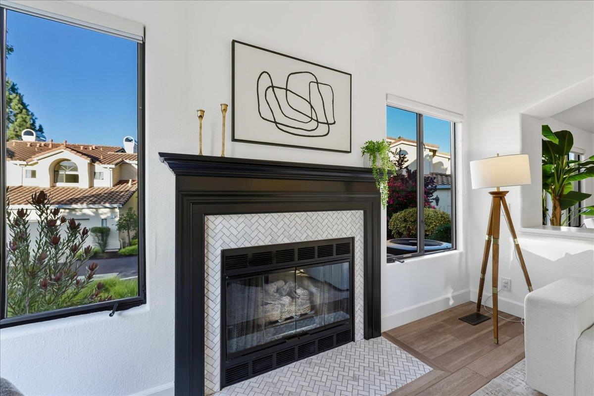 Detail Gallery Image 9 of 32 For 17 Iris Ln, San Carlos,  CA 94070 - 3 Beds | 2/1 Baths